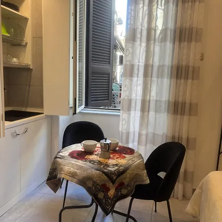 Alex Beb ベッド・アンド・ブレックファスト