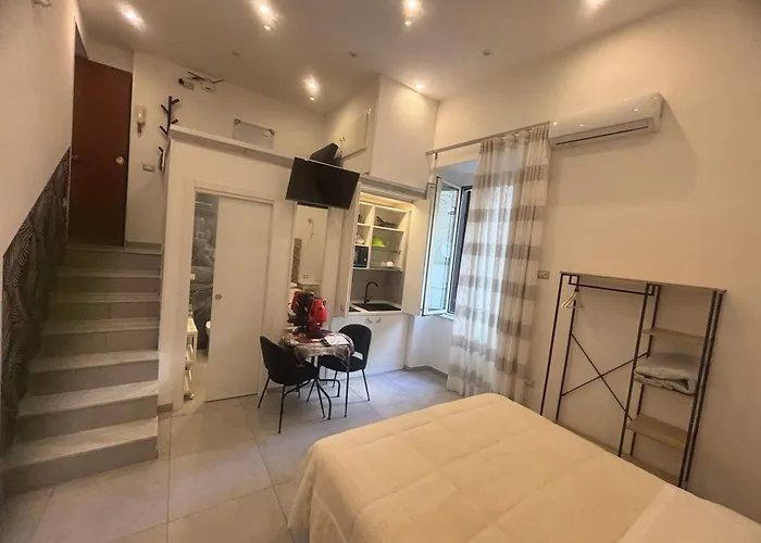 Alex Beb Oda ve Kahvaltı Napoli